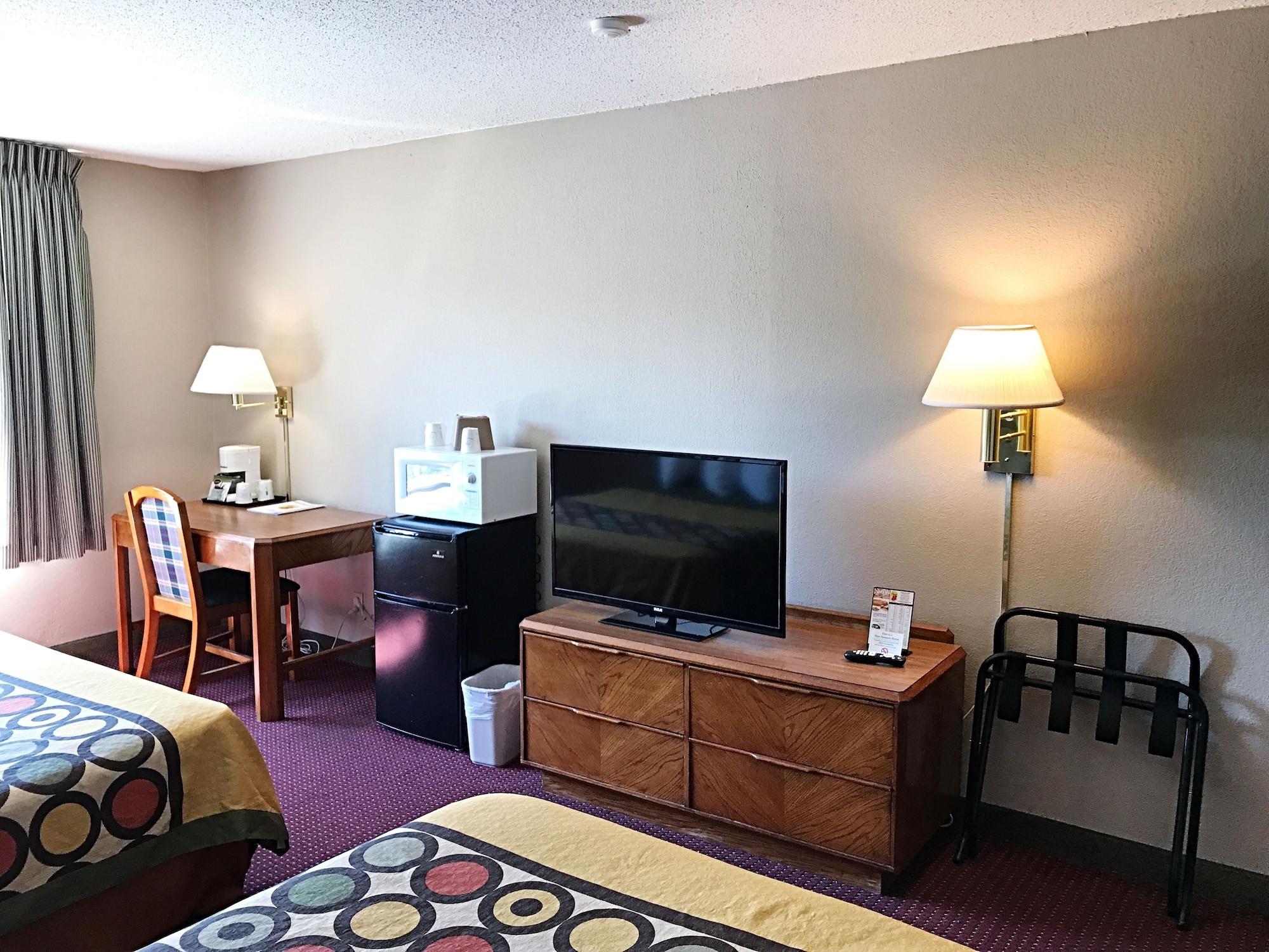 ซูเปอร์ 8 บาย วินด์แฮม เมดิสัน อีสต์ Hotel ภายนอก รูปภาพ