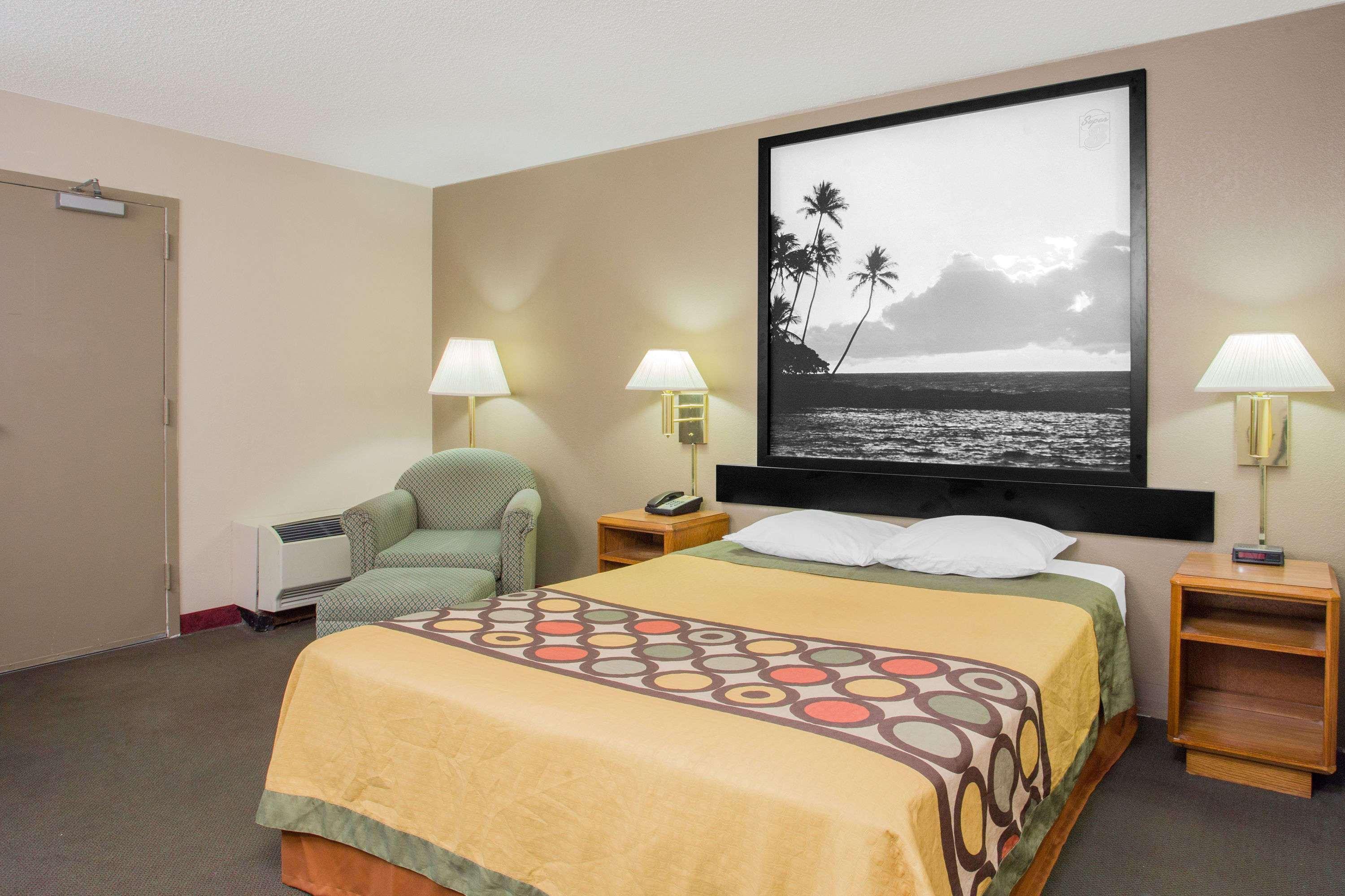 ซูเปอร์ 8 บาย วินด์แฮม เมดิสัน อีสต์ Hotel ภายนอก รูปภาพ