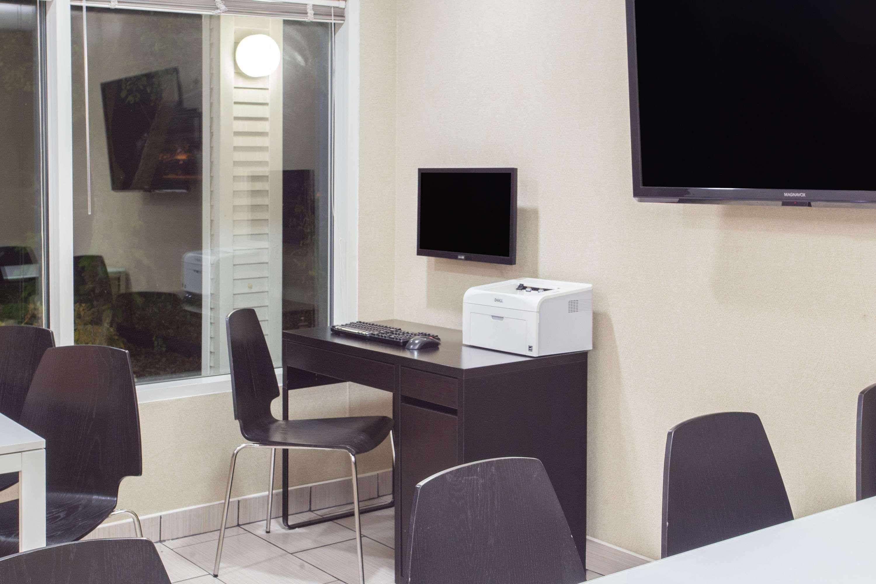 ซูเปอร์ 8 บาย วินด์แฮม เมดิสัน อีสต์ Hotel ภายนอก รูปภาพ