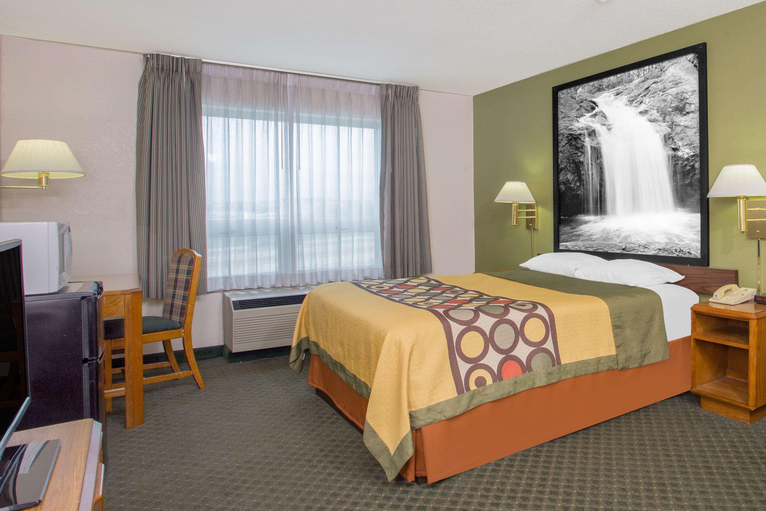 ซูเปอร์ 8 บาย วินด์แฮม เมดิสัน อีสต์ Hotel ภายนอก รูปภาพ
