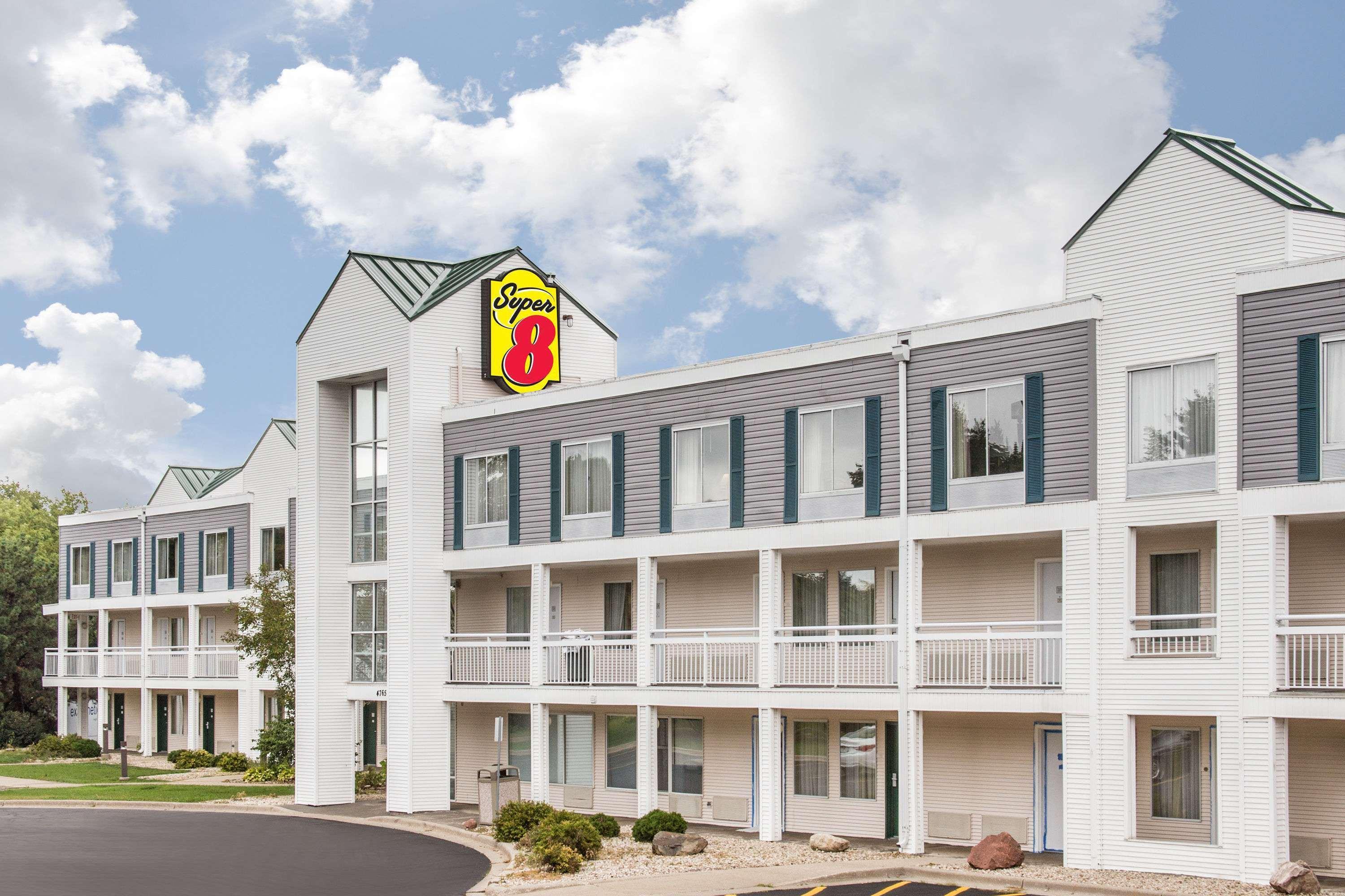 ซูเปอร์ 8 บาย วินด์แฮม เมดิสัน อีสต์ Hotel ภายนอก รูปภาพ