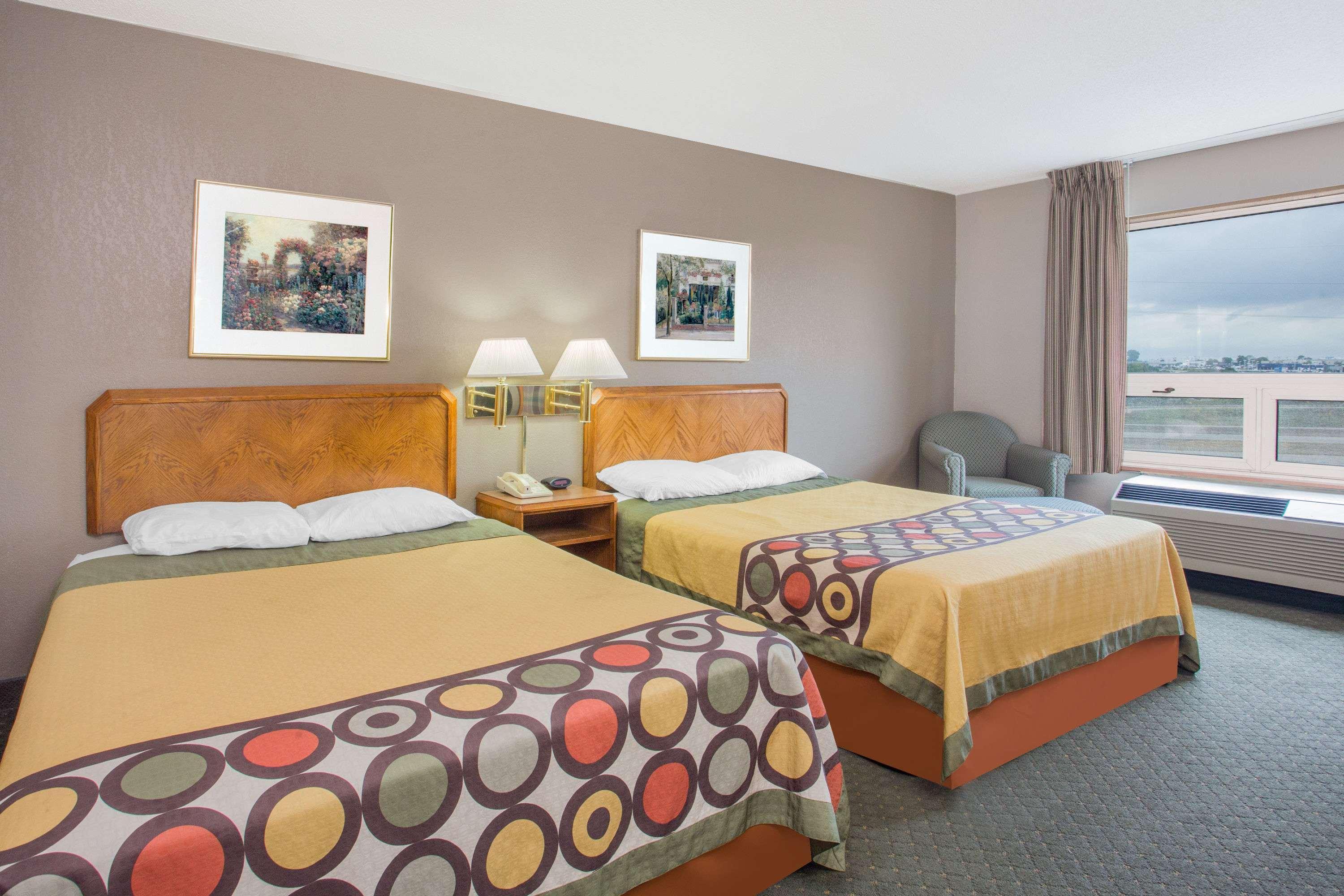 ซูเปอร์ 8 บาย วินด์แฮม เมดิสัน อีสต์ Hotel ภายนอก รูปภาพ