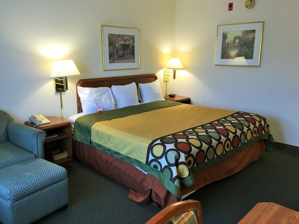 ซูเปอร์ 8 บาย วินด์แฮม เมดิสัน อีสต์ Hotel ภายนอก รูปภาพ