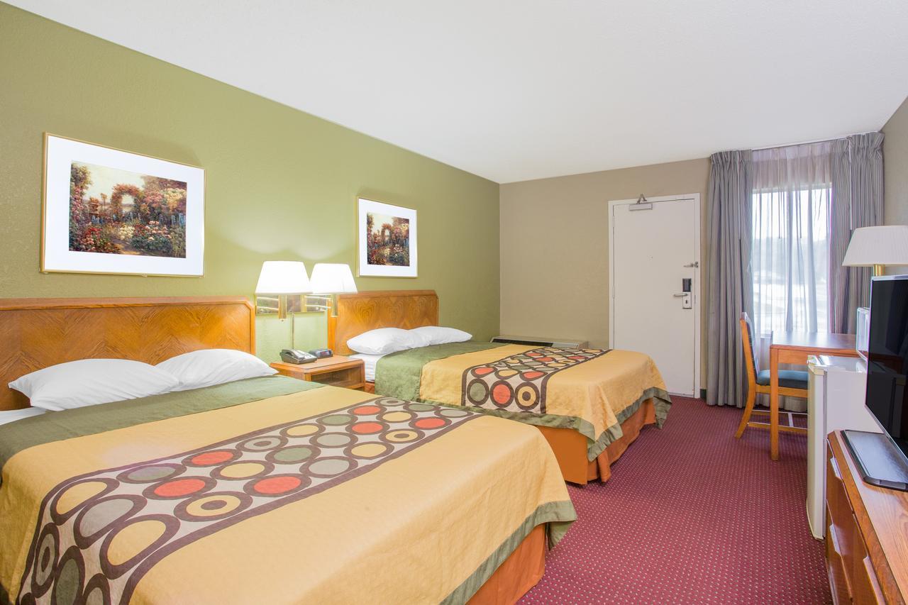 ซูเปอร์ 8 บาย วินด์แฮม เมดิสัน อีสต์ Hotel ภายนอก รูปภาพ