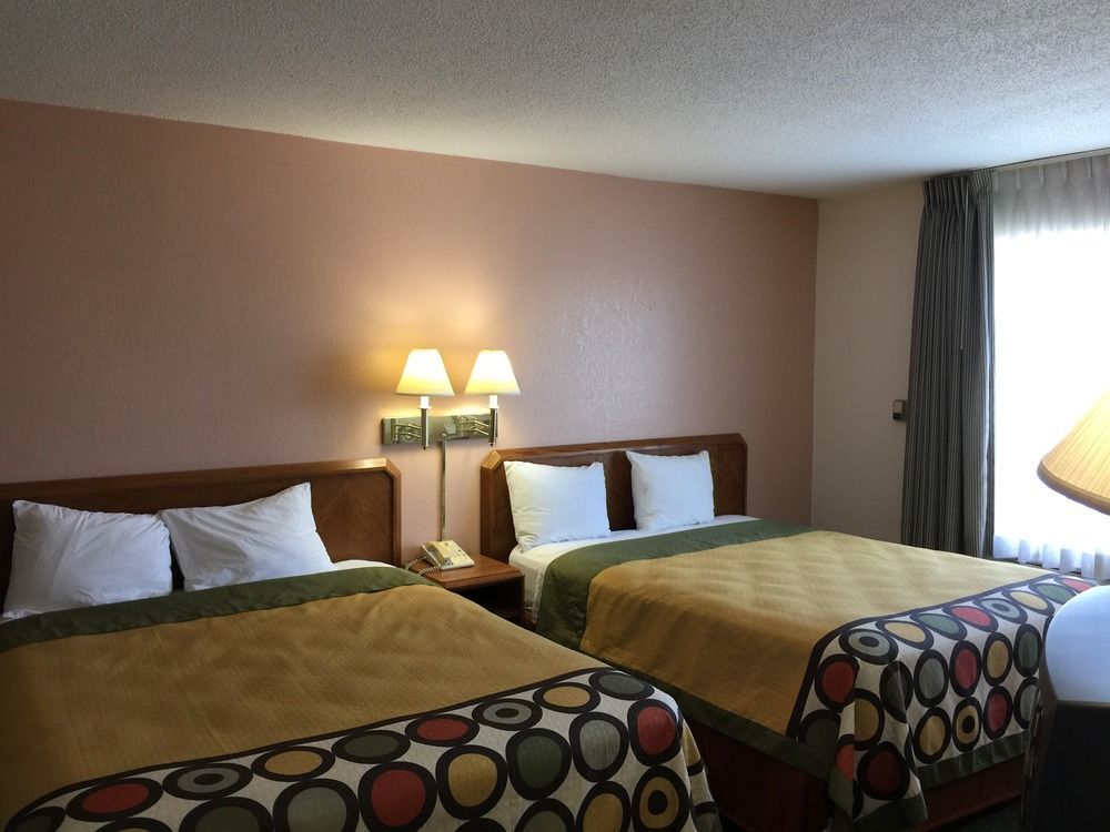 ซูเปอร์ 8 บาย วินด์แฮม เมดิสัน อีสต์ Hotel ภายนอก รูปภาพ