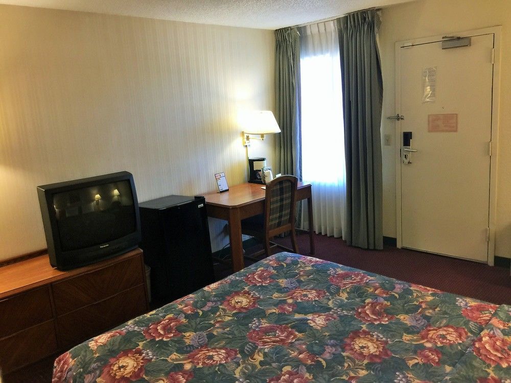 ซูเปอร์ 8 บาย วินด์แฮม เมดิสัน อีสต์ Hotel ภายนอก รูปภาพ
